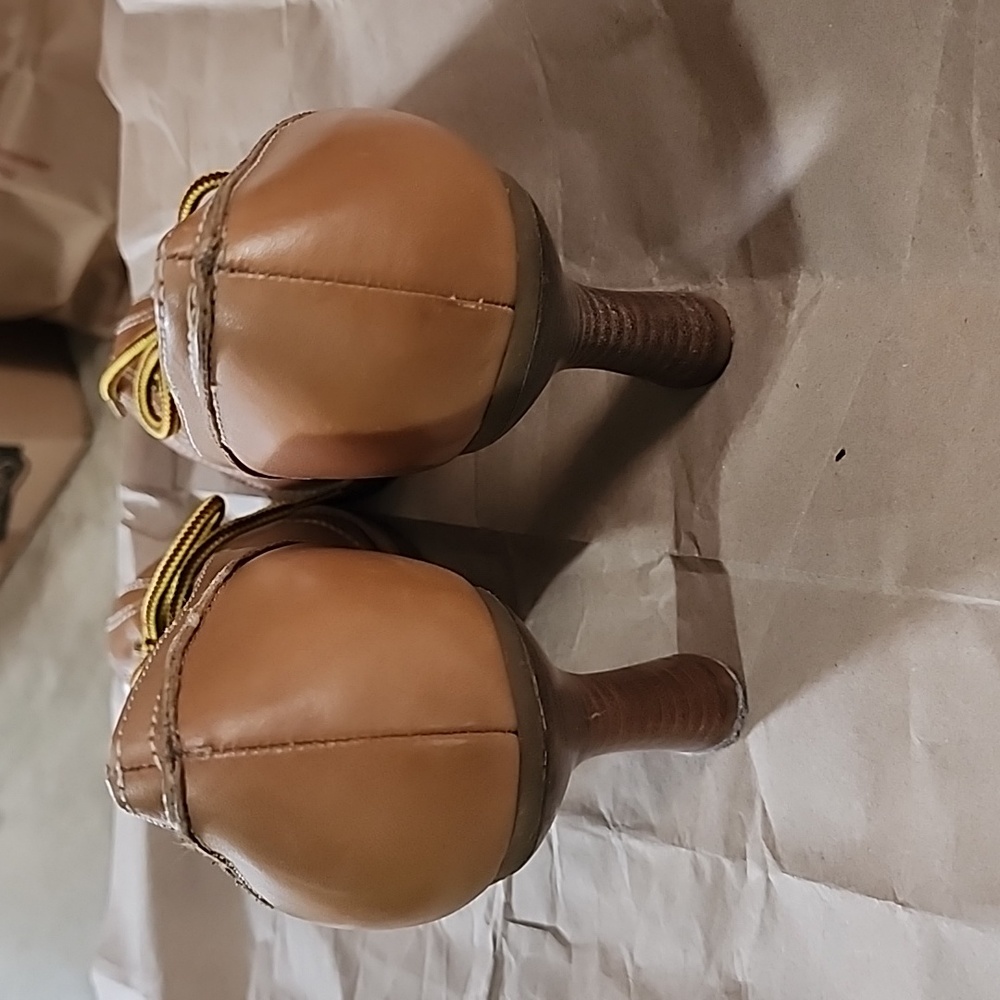 Shoes - Picture 2 of 4